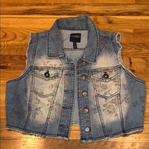 Sleeveless Cropped Floral Jean Jacket